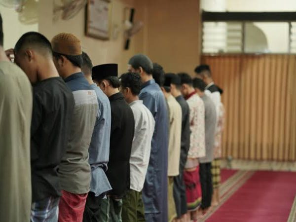 Mari Berlomba Meraih Shaf Pertama